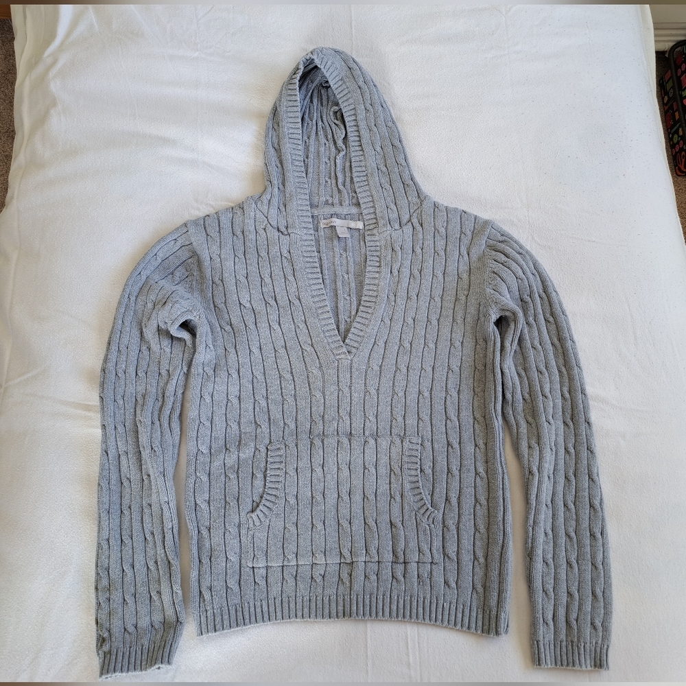 Old Navy light grey cable knit sweater
